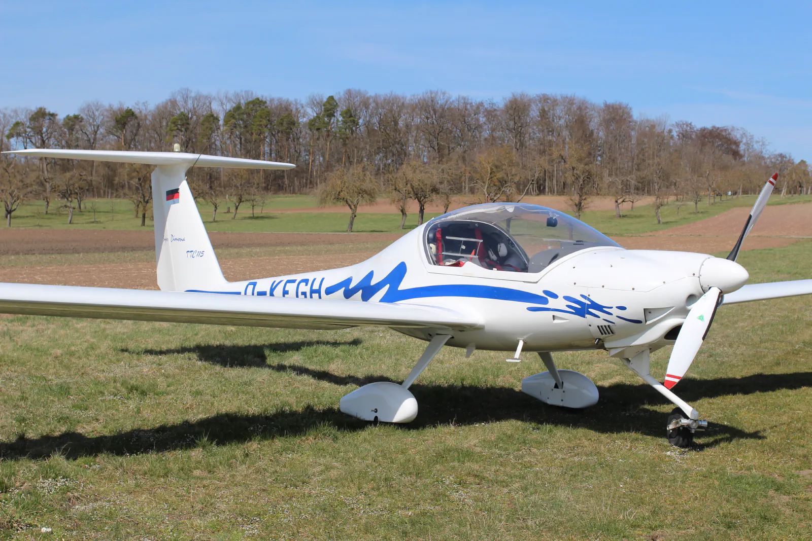 Super Dimona HK36 TTC „Mose“ am Flugplatz Poltringen