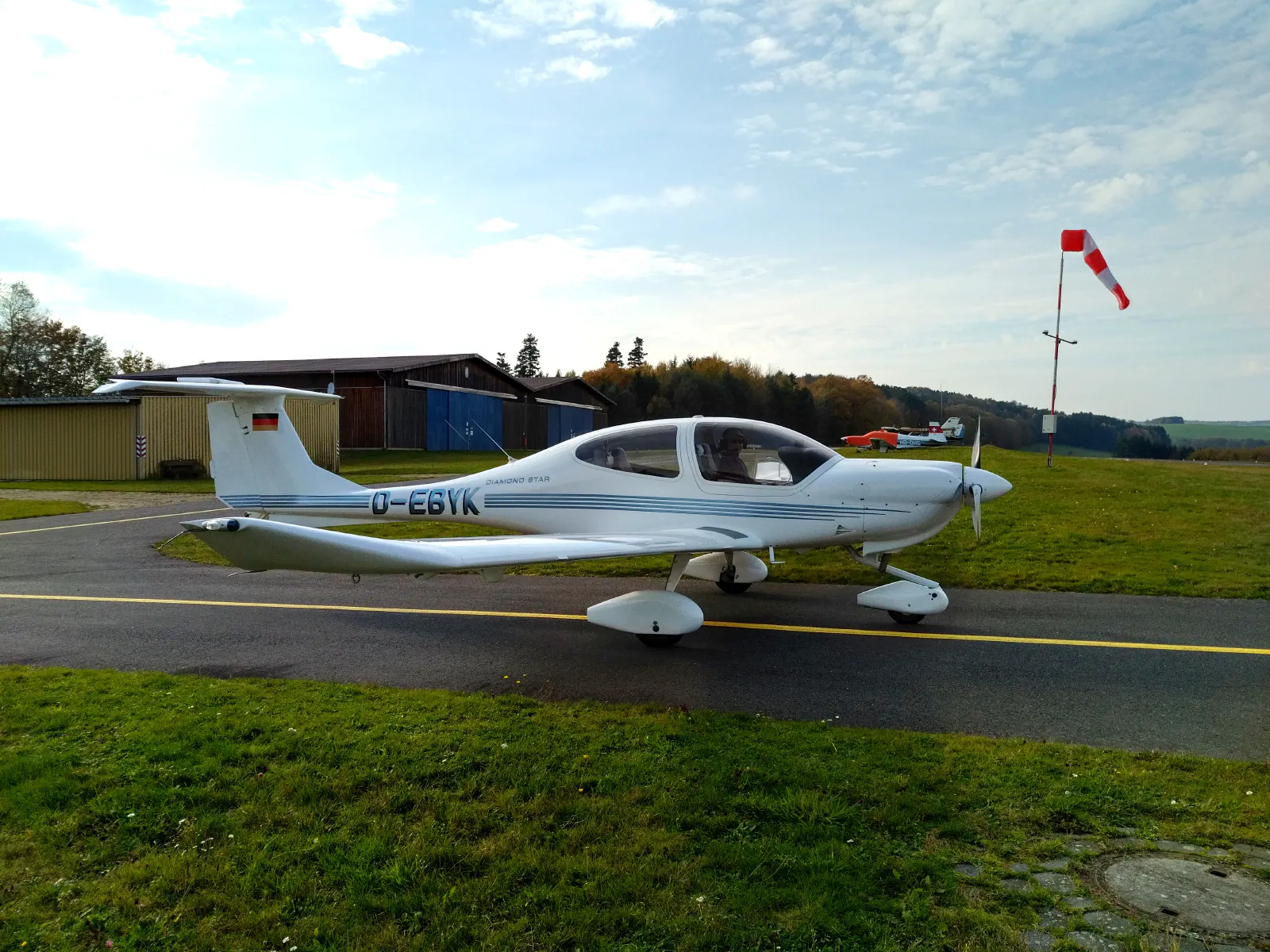 Diamond DA40 D-EBYK am Flugplatz Poltringen